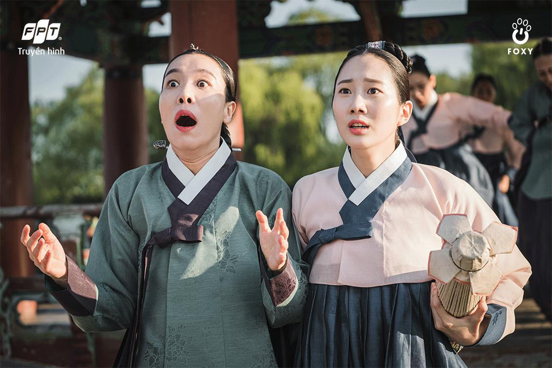 Kh&ocirc;ng cần giấu giếm phi&ecirc;n bản gốc ngh&egrave;o khổ, Mr. Queen - Ch&agrave;ng Hậu đ&atilde; lột x&aacute;c gi&agrave;u sang thế n&agrave;o khi chuyển thể? - Ảnh 5.