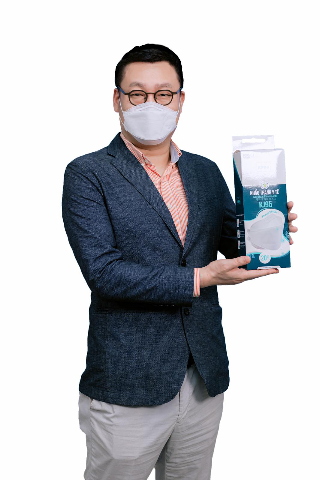 Khẩu trang thời Covid-19 - chất lượng nhưng không thể thiếu phong cách - Ảnh 2. Khẩu trang thời Covid-19 - chất lượng nhưng không thể thiếu phong cách - Ảnh 2.