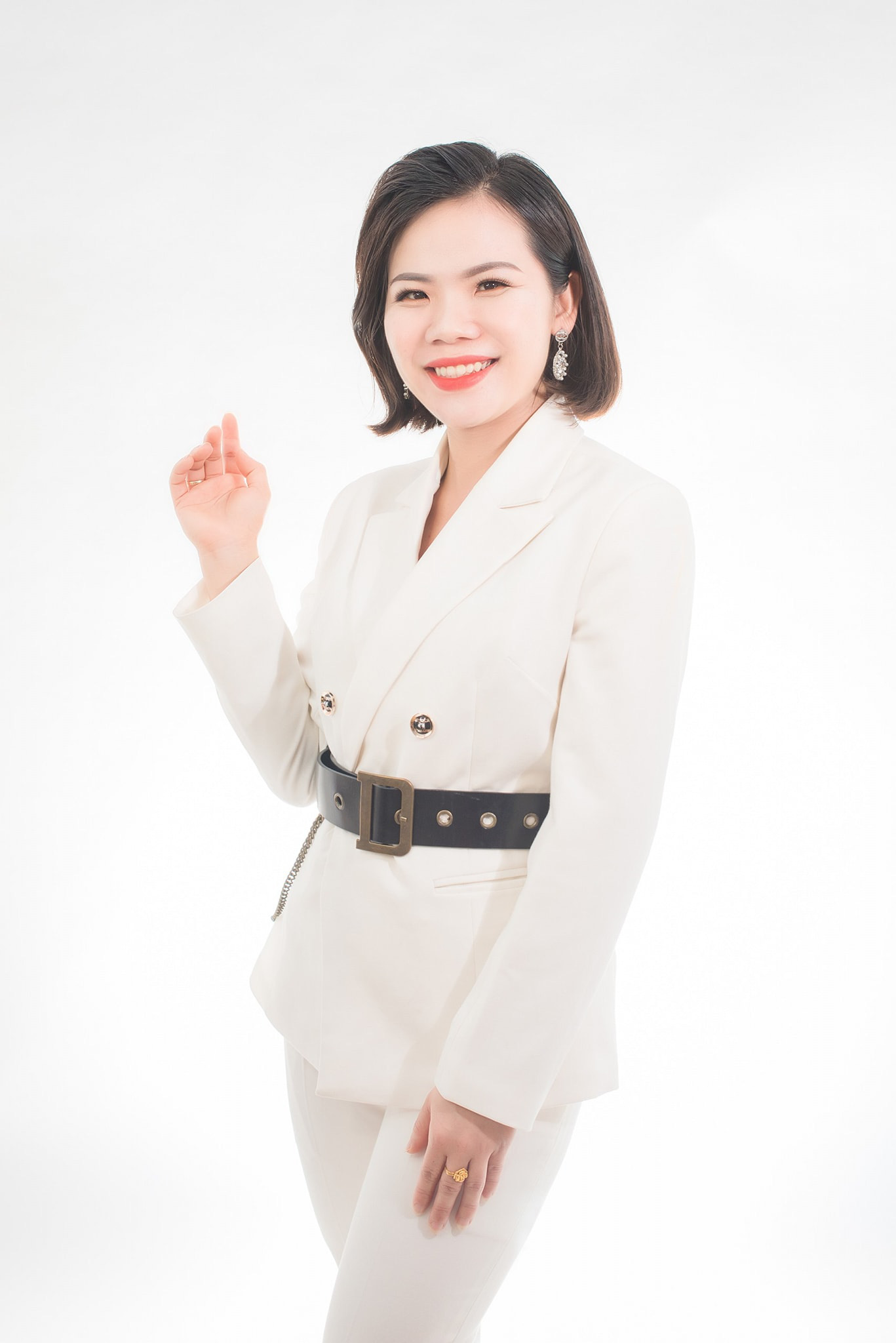 Từ cô giáo thành giám đốc của công ty Ngọc Trinh làm CEO: Nhờ kinh doanh cùng Trinh, tôi độc lập và hạnh phúc hơn - Ảnh 2.