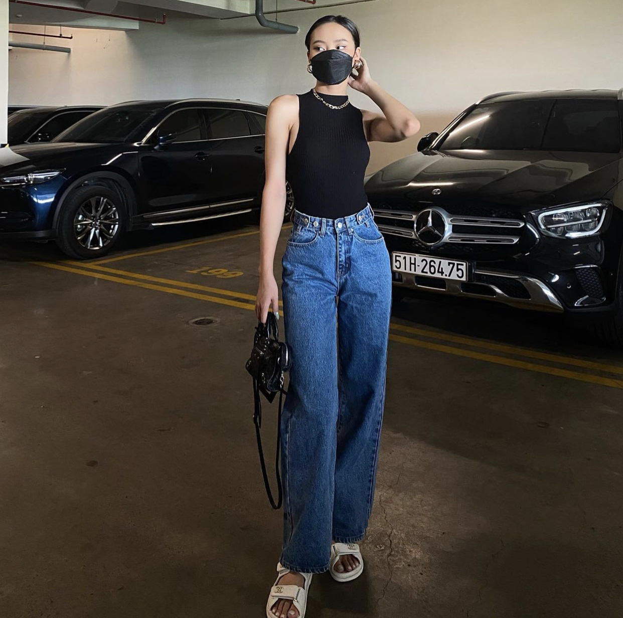 #MaskStyleChallenge: Thử thách phối đồ cùng khẩu trang trở thành lời cổ vũ ấn tượng - Ảnh 8. #MaskStyleChallenge: Thử thách phối đồ cùng khẩu trang trở thành lời cổ vũ ấn tượng - Ảnh 8.