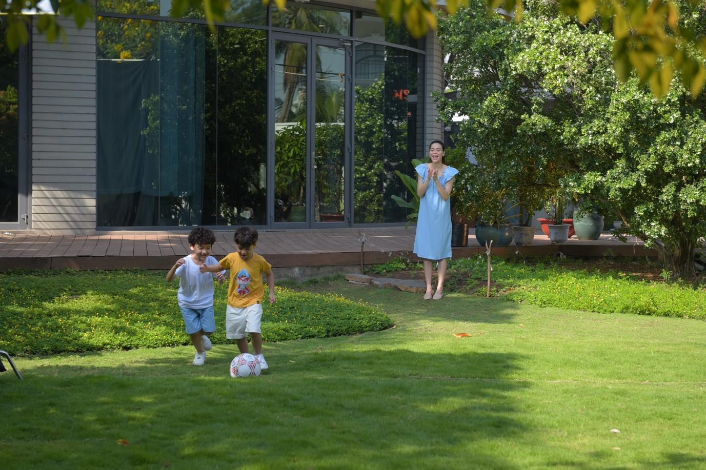 MC Thuỳ Minh: Dù đã chồng con đề huề, cứ về quê là 9h tối có mặt ở nhà, thú nhận muốn rèn cho con tính kỷ luật hệt như bố mình - Ảnh 6. MC Thuỳ Minh: Dù đã chồng con đề huề, cứ về quê là 9h tối có mặt ở nhà, thú nhận muốn rèn cho con tính kỷ luật hệt như bố mình - Ảnh 6.