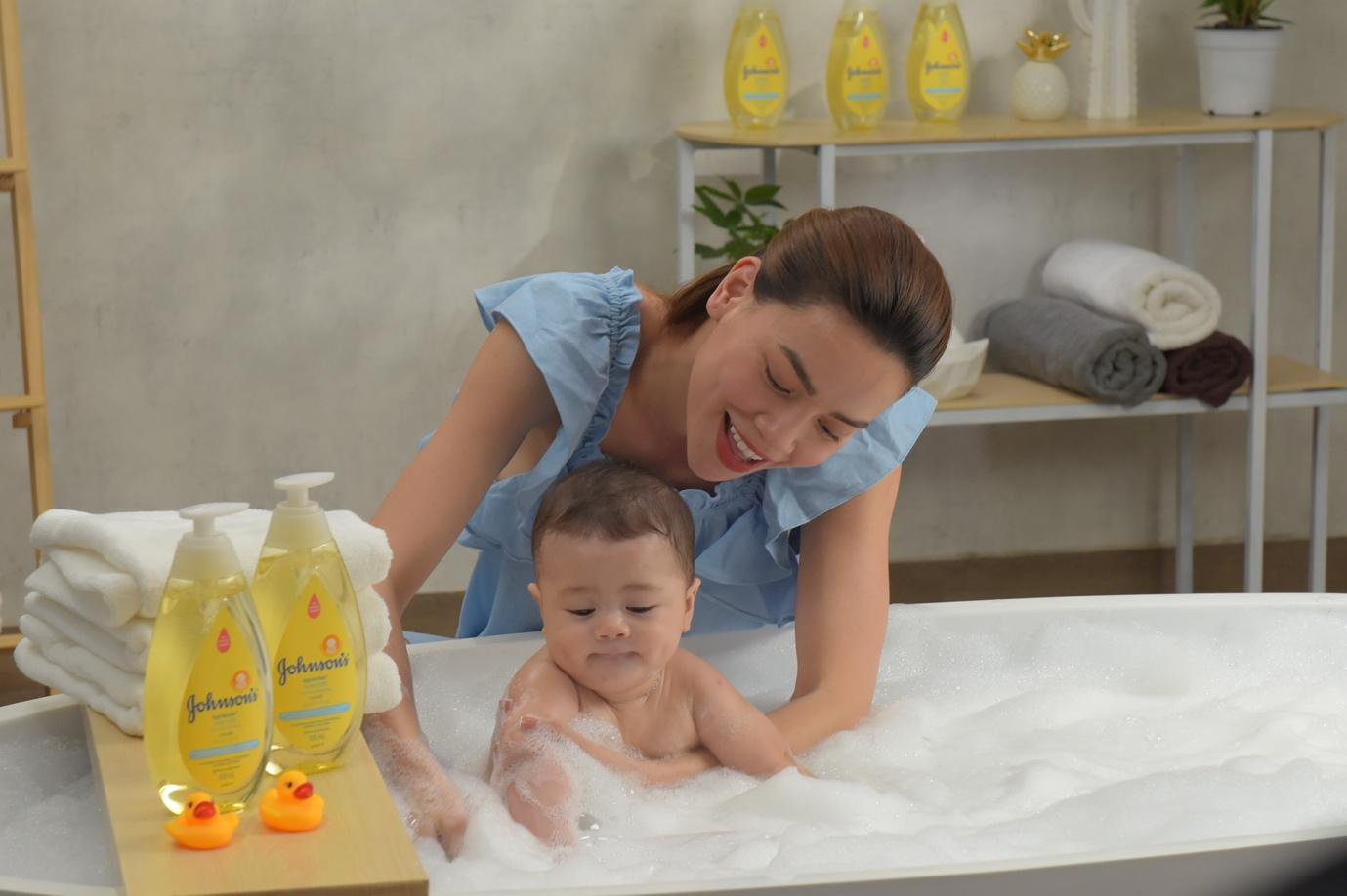 MC Thuỳ Minh: Dù đã chồng con đề huề, cứ về quê là 9h tối có mặt ở nhà, thú nhận muốn rèn cho con tính kỷ luật hệt như bố mình - Ảnh 7. MC Thuỳ Minh: Dù đã chồng con đề huề, cứ về quê là 9h tối có mặt ở nhà, thú nhận muốn rèn cho con tính kỷ luật hệt như bố mình - Ảnh 7.