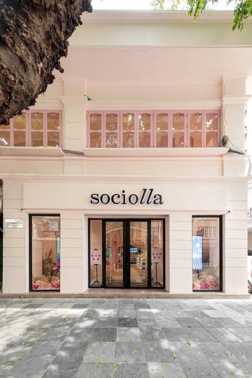 Dạo chơi phố cổ, c&aacute;c t&iacute;n đồ l&agrave;m đẹp cứ ngỡ lạc v&agrave;o một Paris thơ mộng giữa l&ograve;ng Thủ đ&ocirc; - Ảnh 1.