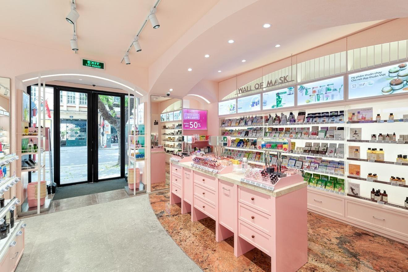 Dạo chơi phố cổ, c&aacute;c t&iacute;n đồ l&agrave;m đẹp cứ ngỡ lạc v&agrave;o một Paris thơ mộng giữa l&ograve;ng Thủ đ&ocirc; - Ảnh 2.