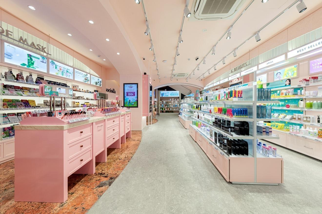 Dạo chơi phố cổ, c&aacute;c t&iacute;n đồ l&agrave;m đẹp cứ ngỡ lạc v&agrave;o một Paris thơ mộng giữa l&ograve;ng Thủ đ&ocirc; - Ảnh 3.