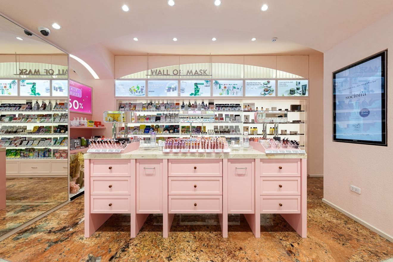 Dạo chơi phố cổ, c&aacute;c t&iacute;n đồ l&agrave;m đẹp cứ ngỡ lạc v&agrave;o một Paris thơ mộng giữa l&ograve;ng Thủ đ&ocirc; - Ảnh 4.