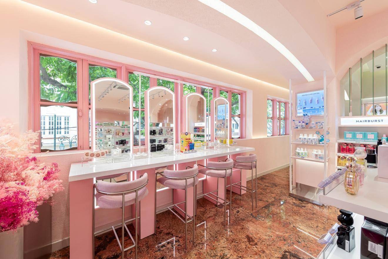 Dạo chơi phố cổ, c&aacute;c t&iacute;n đồ l&agrave;m đẹp cứ ngỡ lạc v&agrave;o một Paris thơ mộng giữa l&ograve;ng Thủ đ&ocirc; - Ảnh 8.