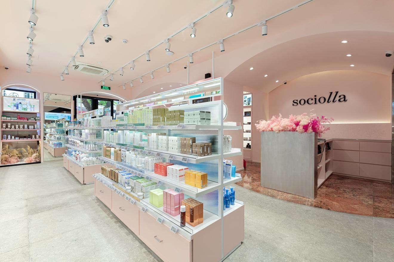 Dạo chơi phố cổ, c&aacute;c t&iacute;n đồ l&agrave;m đẹp cứ ngỡ lạc v&agrave;o một Paris thơ mộng giữa l&ograve;ng Thủ đ&ocirc; - Ảnh 10.