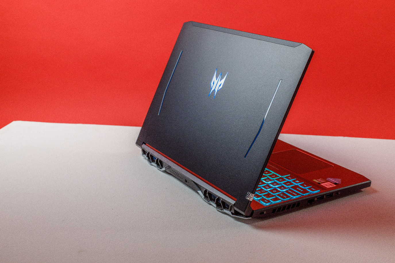 Laptop gaming Predator Helios 300: Nâng cấp tối đa, sẵn sàng bứt phá