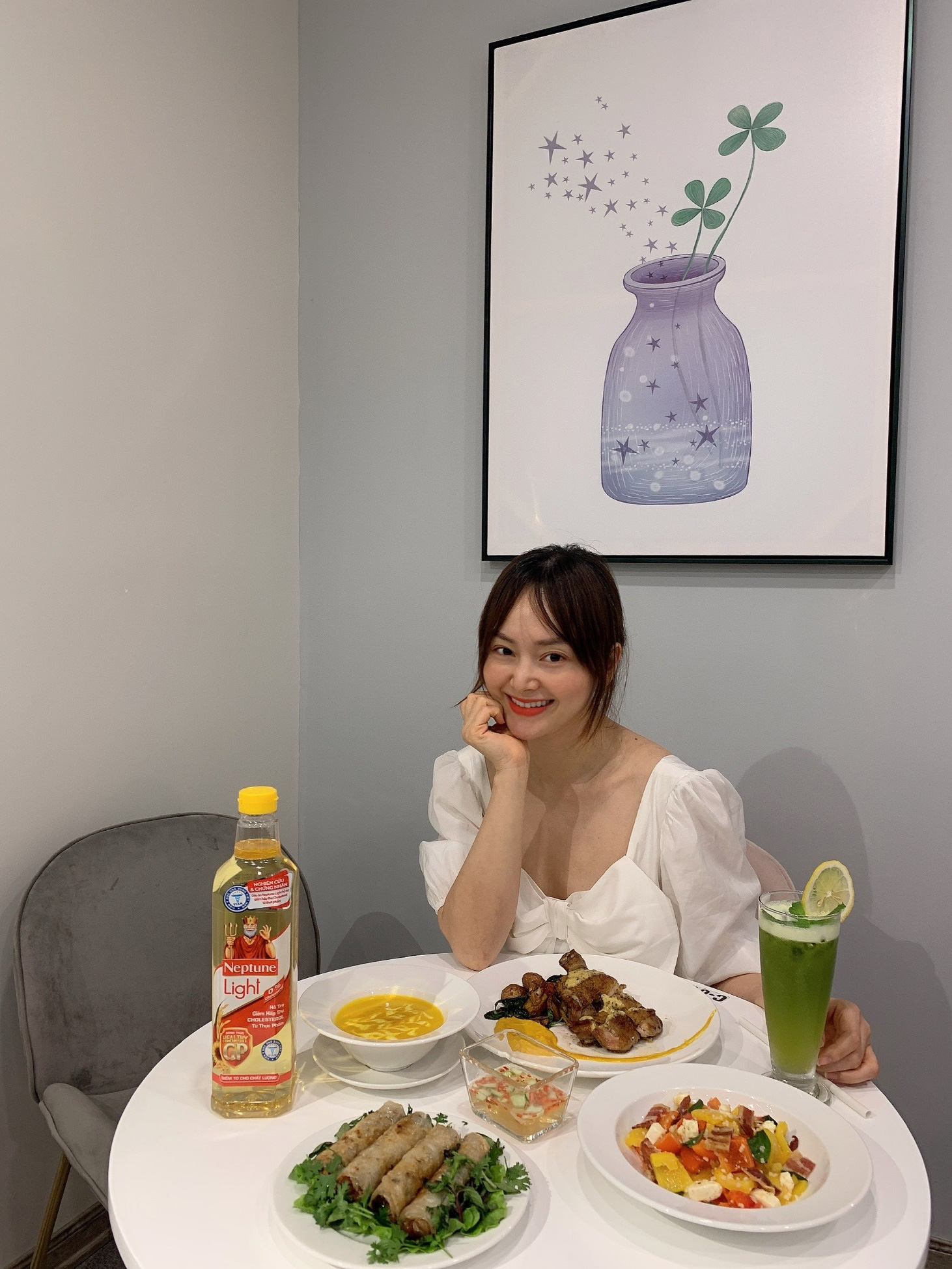 Khám phá công thức nấu ăn chuẩn LIGHT đang khiến cả Diệp Chi, Sara Lưu, Lan Phương lẫn Nguyễn Ngọc Thạch mê đắm - Ảnh 3. Khám phá công thức nấu ăn chuẩn LIGHT đang khiến cả Diệp Chi, Sara Lưu, Lan Phương lẫn Nguyễn Ngọc Thạch mê đắm - Ảnh 3.