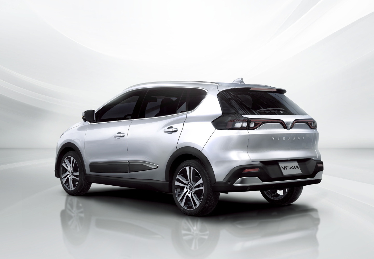 VinFast VF e34 nhận gần 10.000 đơn đặt h&agrave;ng trực tuyến - Ảnh 1.