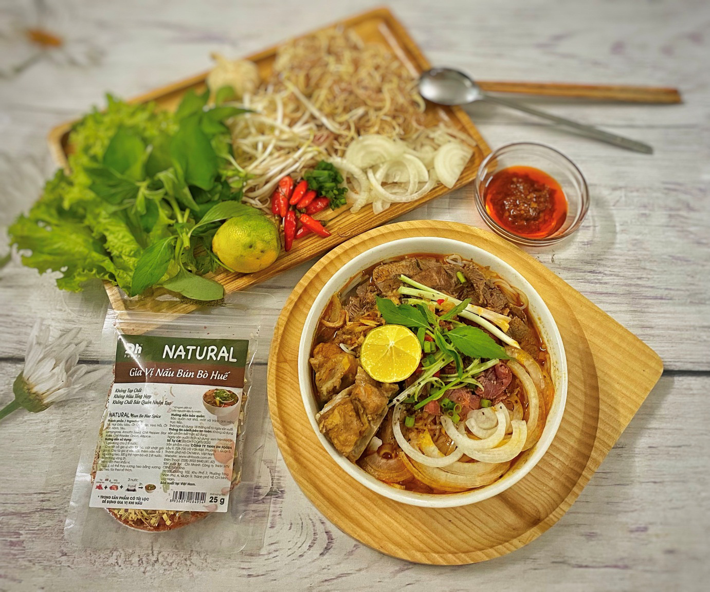 Bắt trend &ldquo;Chị b&uacute;n b&ograve;, Trường Giang v&agrave;o bếp chỉ dẫn c&aacute;ch nấu b&uacute;n b&ograve; Huế si&ecirc;u ngon - Ảnh 5.