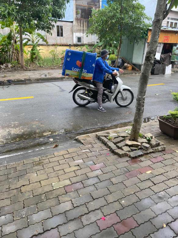 Nhận hàng từ shipper, cộng đồng mạng mừng hơn bắt được vàng cùng loạt chia sẻ nghe ấm lòng ngày dịch - Ảnh 3.