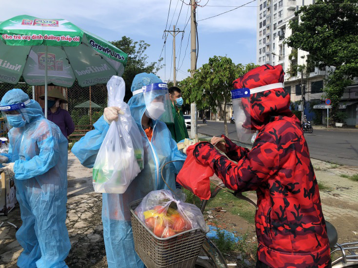 Sắc hồng cho bức tranh xám mùa dịch - Ảnh 7.