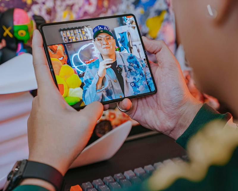 Quay xe về Galaxy Z Flip3, “Phê chữ ê kéo dài” nên máy trong tay phải khoe ngay cho nóng - Ảnh 2. Quay xe về Galaxy Z Flip3, “Phê chữ ê kéo dài” nên máy trong tay phải khoe ngay cho nóng - Ảnh 2.