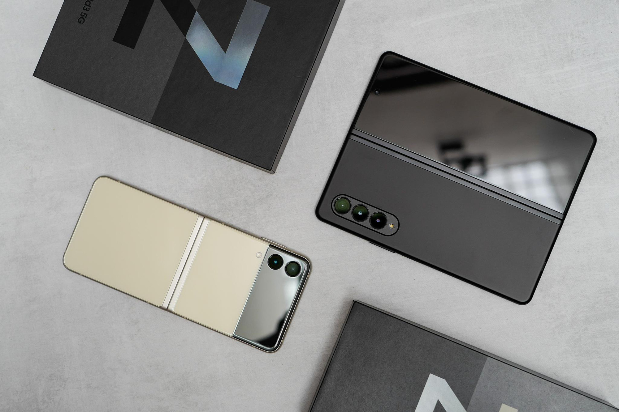 Niềm vui tràn ngập trên mạng xã hội nhờ hiệu ứng Galaxy Z Fold3 và Z Flip3 về tay - Ảnh 1. Niềm vui tràn ngập trên mạng xã hội nhờ hiệu ứng Galaxy Z Fold3 và Z Flip3 về tay - Ảnh 1.
