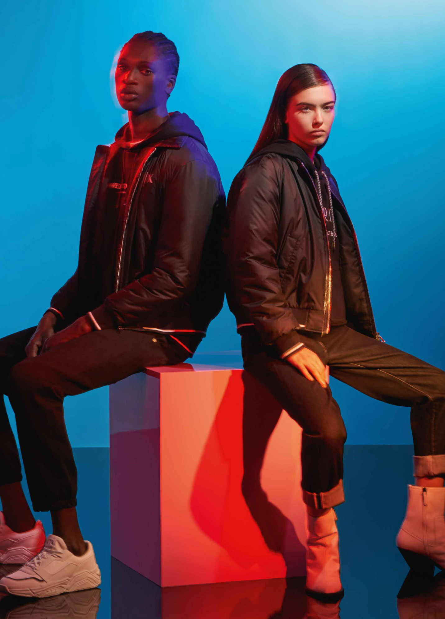 Armani Exchange Thu/Đông 2021: Vẻ đẹp đương đại khởi nguồn từ quá khứ - Ảnh 3. Armani Exchange Thu/Đông 2021: Vẻ đẹp đương đại khởi nguồn từ quá khứ - Ảnh 3.