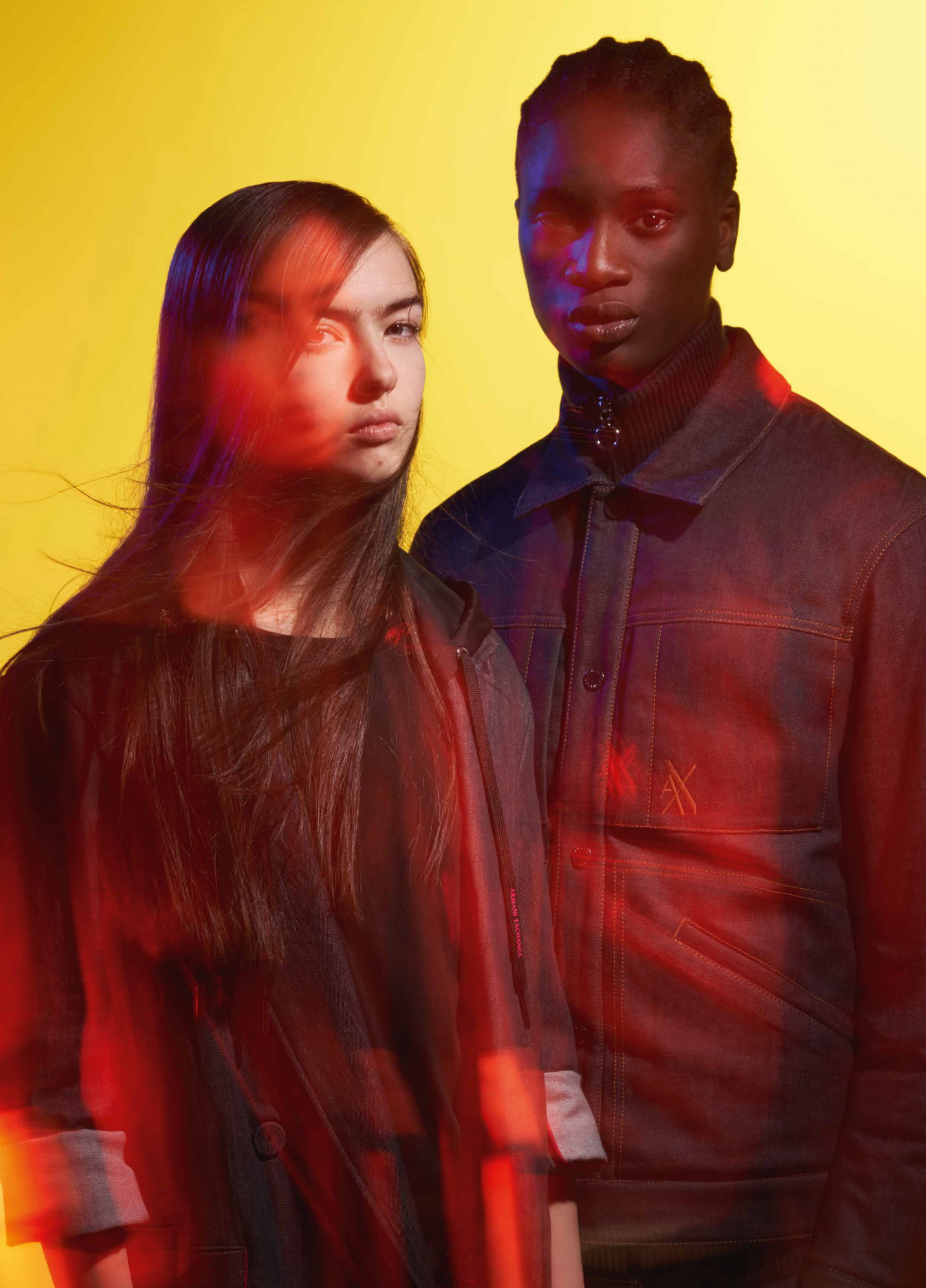 Armani Exchange Thu/Đông 2021: Vẻ đẹp đương đại khởi nguồn từ quá khứ - Ảnh 7. Armani Exchange Thu/Đông 2021: Vẻ đẹp đương đại khởi nguồn từ quá khứ - Ảnh 7.