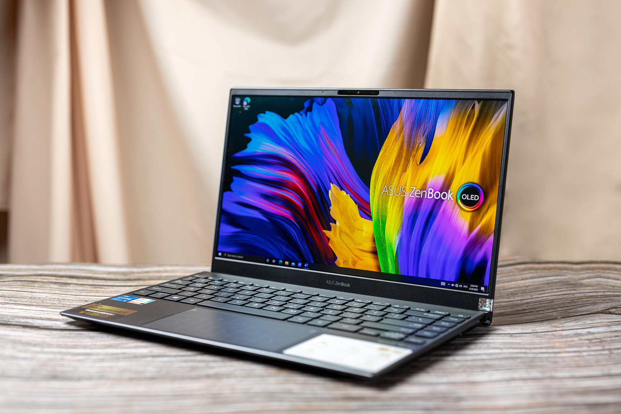 Gợi ý mẫu laptop cuối 2021: Ưu tiên màn hình OLED và tính đa năng - Ảnh 2. Gợi ý mẫu laptop cuối 2021: Ưu tiên màn hình OLED và tính đa năng - Ảnh 2.