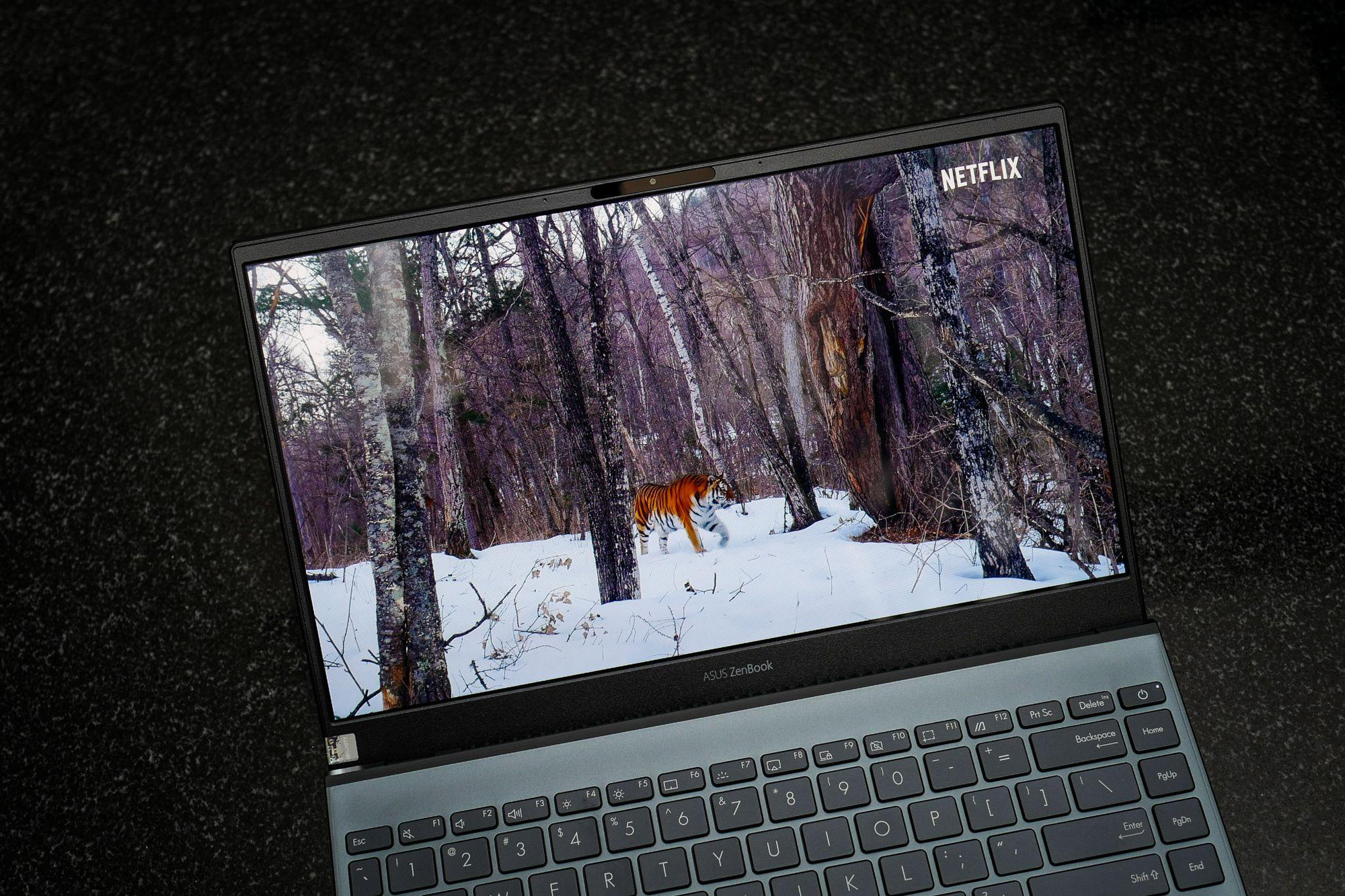 Gợi ý mẫu laptop cuối 2021: Ưu tiên màn hình OLED và tính đa năng - Ảnh 3. Gợi ý mẫu laptop cuối 2021: Ưu tiên màn hình OLED và tính đa năng - Ảnh 3.