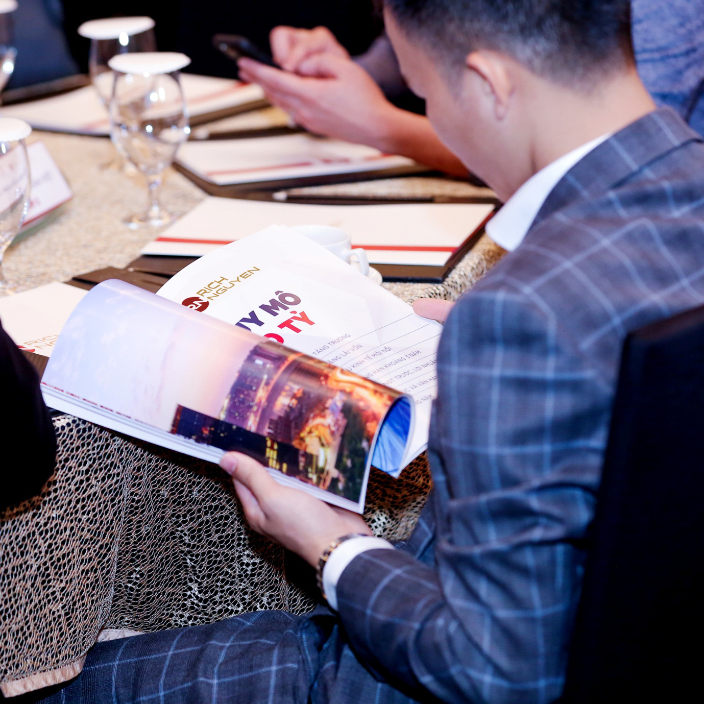 Doanh nhân Rich Nguyen tặng 500h huấn luyện đầu tư bất động sản - Ảnh 2.