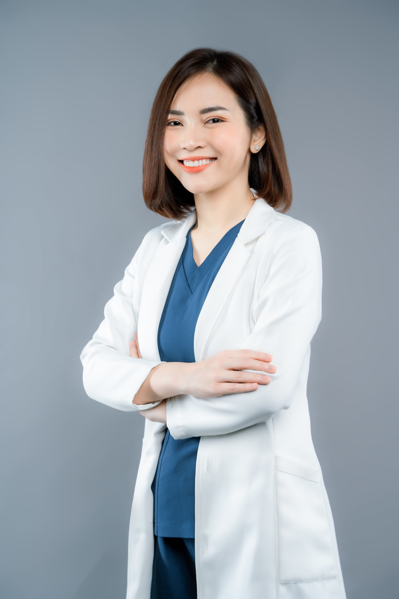 Gặp nữ bác sĩ 9X xinh xắn Phạm Cẩm Thúy: “Đừng để thanh xuân tự ti vì mụn” - Ảnh 1. Gặp nữ bác sĩ 9X xinh xắn Phạm Cẩm Thúy: “Đừng để thanh xuân tự ti vì mụn” - Ảnh 1.