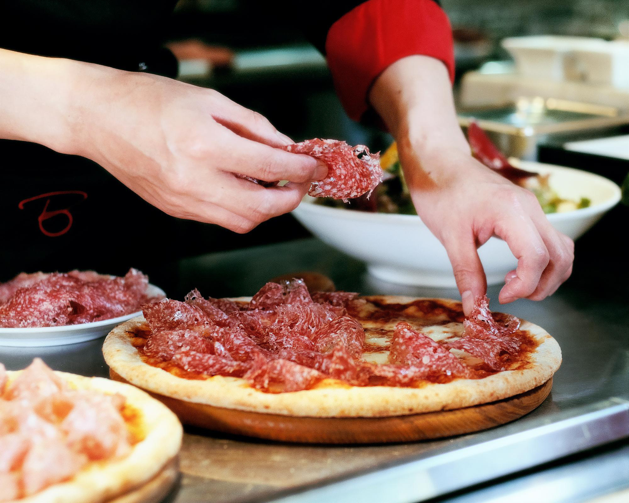 Điều làm nên sự khác biệt khi Pizza kết hợp với Salami của Milano và Hungarian - Ảnh 3.