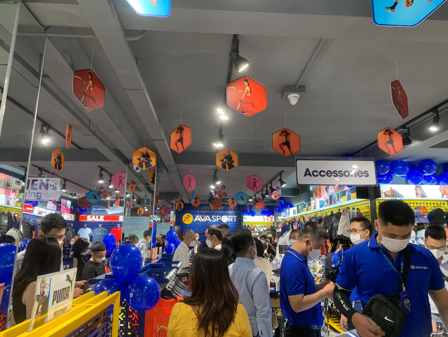 Loạt chuỗi AVA của Thế Giới Di Động nhập cuộc, ngành bán lẻ đổi màu - Ảnh 3. Loạt chuỗi AVA của Thế Giới Di Động nhập cuộc, ngành bán lẻ đổi màu - Ảnh 3.