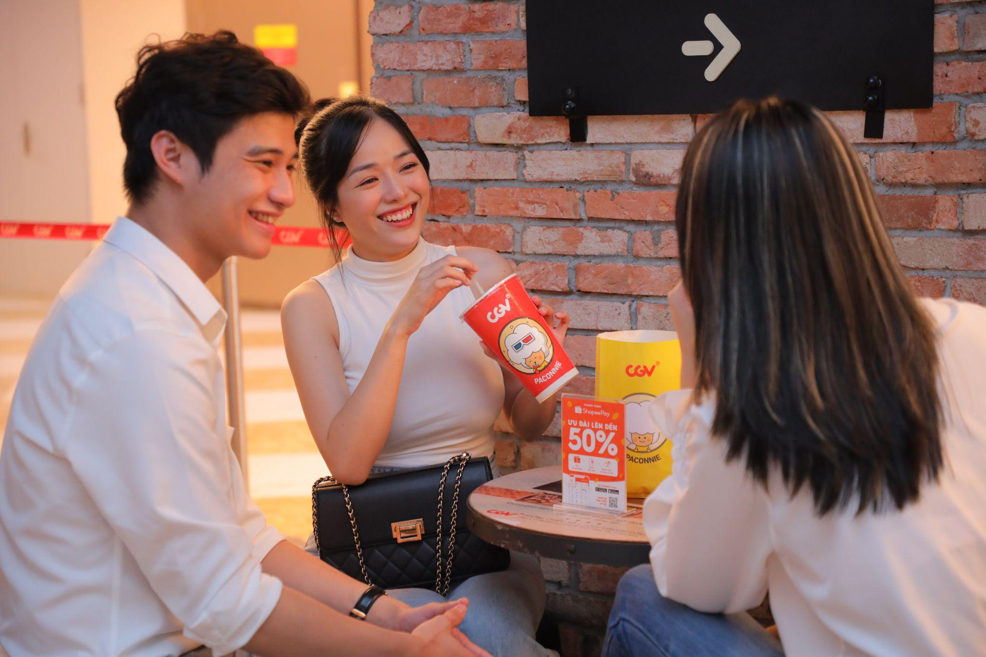 Du xuân vừa vui, vừa tiết kiệm khi thanh toán QR trên Shopee - Ảnh 2. Du xuân vừa vui, vừa tiết kiệm khi thanh toán QR trên Shopee - Ảnh 2.