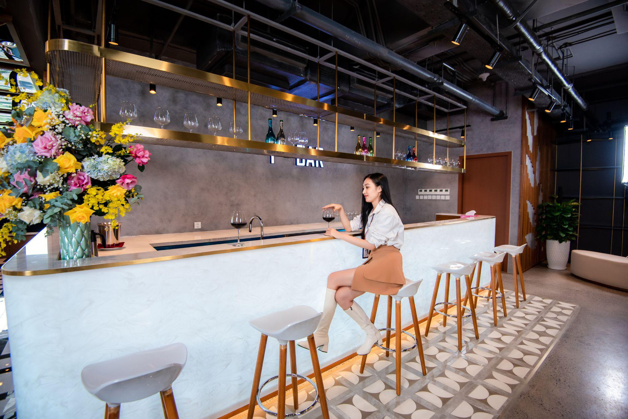 Công ty công nghệ đưa mô hình Signature Park Lounge “sang, xịn, mịn” dành cho nhân viên - Ảnh 3. Công ty công nghệ đưa mô hình Signature Park Lounge “sang, xịn, mịn” dành cho nhân viên - Ảnh 3.