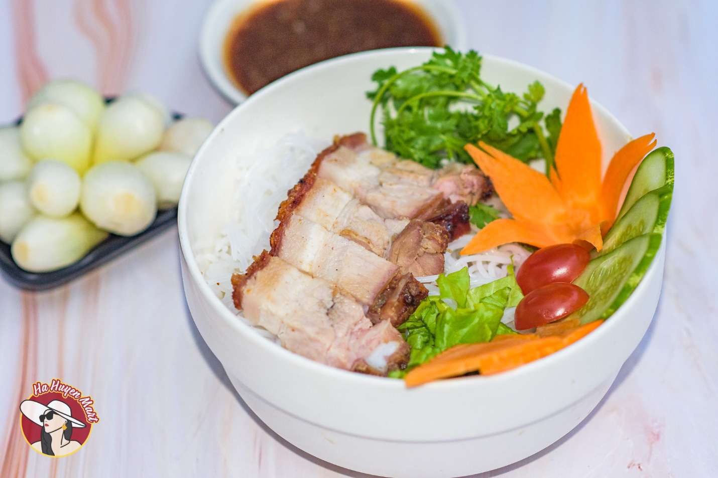 Bí mật đằng sau món thịt quay tẩm Ngọc Hoa nhà Hà Huyền Mart - Ảnh 3. Bí mật đằng sau món thịt quay tẩm Ngọc Hoa nhà Hà Huyền Mart - Ảnh 3.