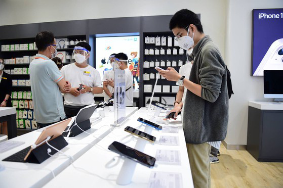 Apple fan Hà Nội đã biết chỗ mua iPhone giảm đến 6 triệu đồng chưa? - Ảnh 1.