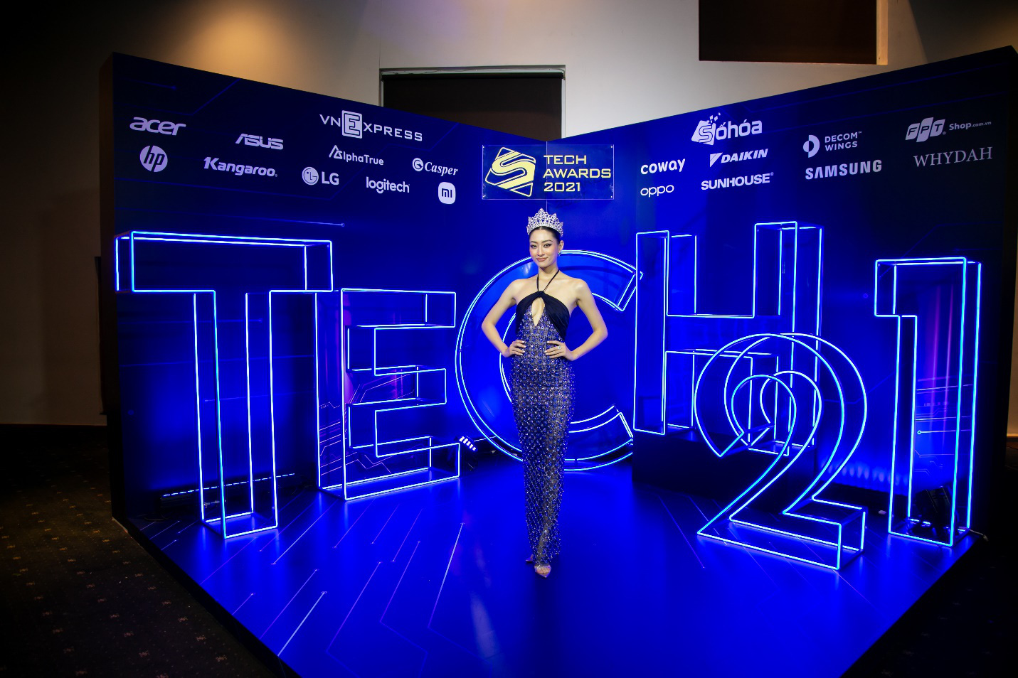 Hoa hậu Lương Thùy Linh rạng rỡ tại sự kiện công nghệ Tech Award 2021 - Ảnh 1.