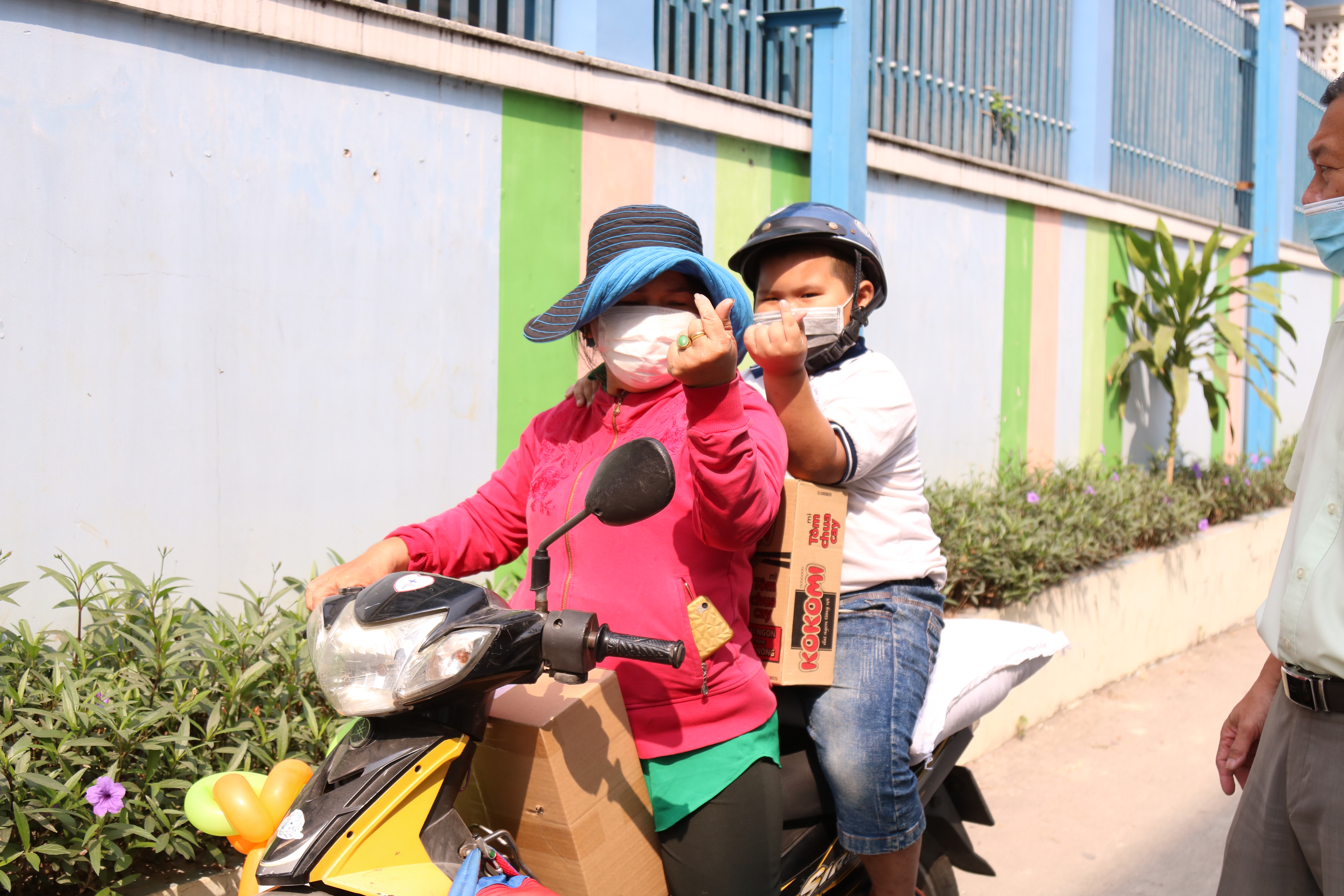 Masterise Group “Trao yêu thương – Gửi Tết đến mọi nhà” - Ảnh 2. Masterise Group “Trao yêu thương – Gửi Tết đến mọi nhà” - Ảnh 2.