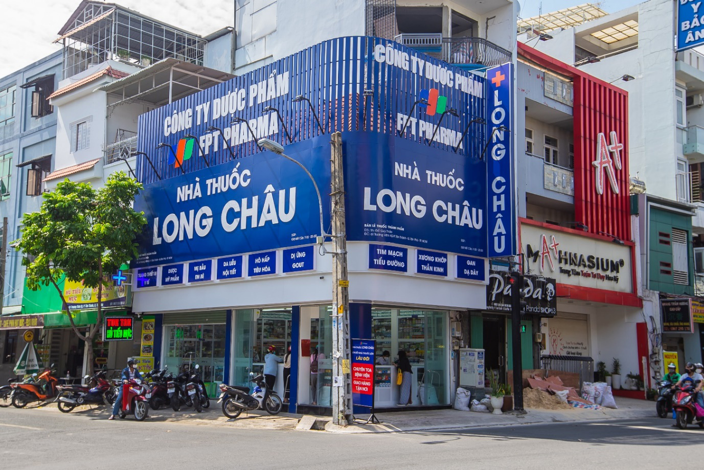 FPT Long Châu “chơi lớn” khi công bố chi trả thưởng Tết cho nhân viên lên đến 5 tháng lương - Ảnh 3. FPT Long Châu “chơi lớn” khi công bố chi trả thưởng Tết cho nhân viên lên đến 5 tháng lương - Ảnh 3.
