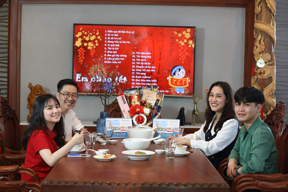 Royal School kết hợp cùng HUTECH cho ra mắt phim ngắn “Vị Tết - Vị Nhà” - Ảnh 1.
