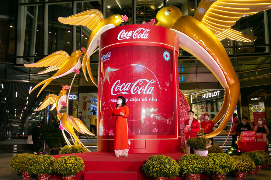 Coca-Cola Việt Nam triển khai chuỗi hoạt động cộng đồng “Mang kỳ diệu về nhà” dịp Tết Nhâm Dần - Ảnh 3.