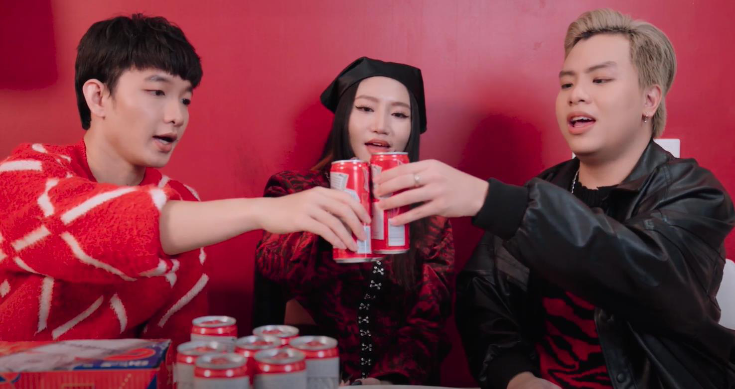 Khai xuân chặt chém liên hồi, bộ ba bạn thân Orange, Hoàng Dũng và Hứa Kim Tuyền lấy bia đập bàn thay tiếng trống khai tiệc - Ảnh 4.