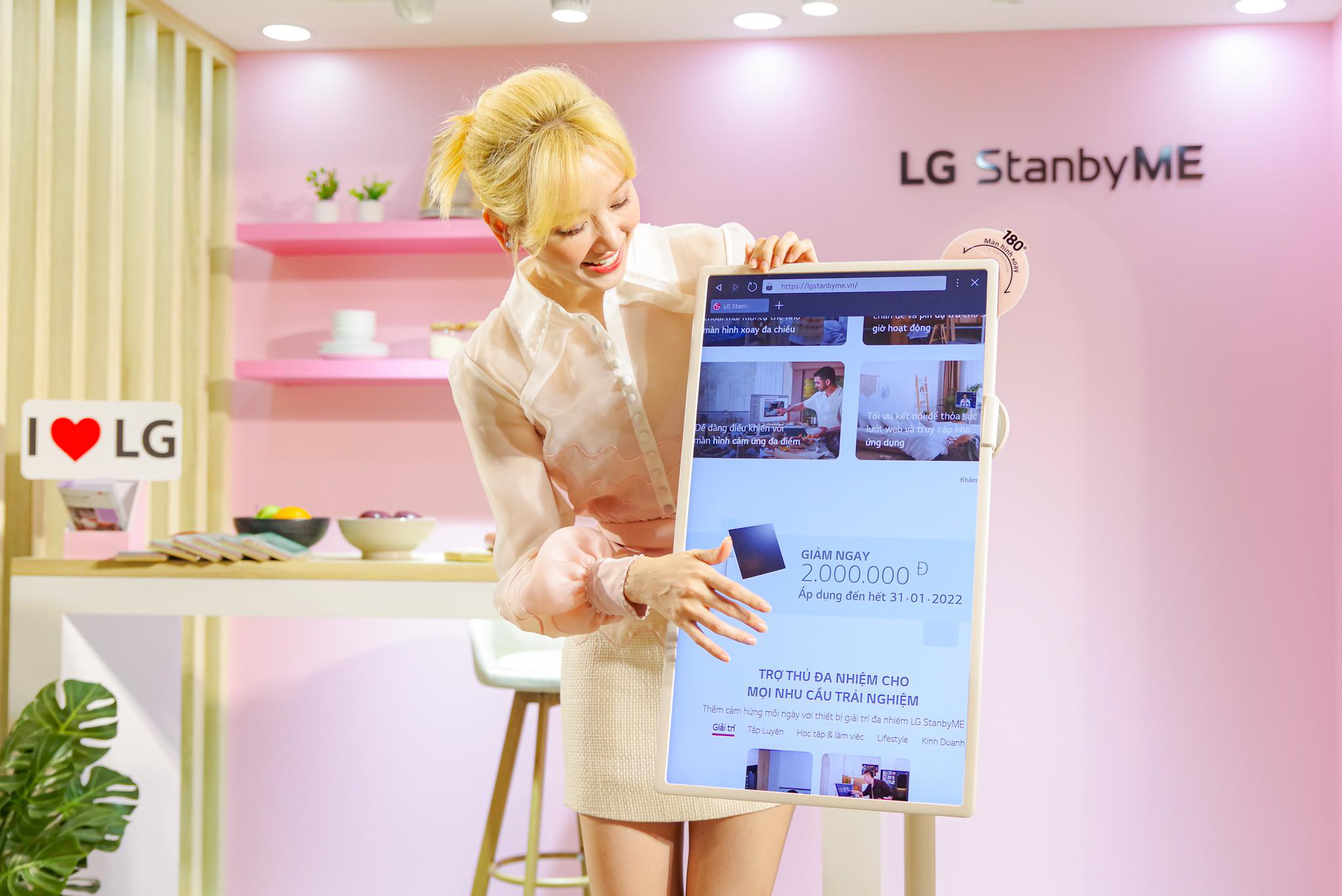 Hari Won tròn mắt bất ngờ khi lần đầu trải nghiệm LG StanbyME, thiết bị giải trí không dây đình đám bậc nhất hiện nay - Ảnh 6. Hari Won tròn mắt bất ngờ khi lần đầu trải nghiệm LG StanbyME, thiết bị giải trí không dây đình đám bậc nhất hiện nay - Ảnh 6.