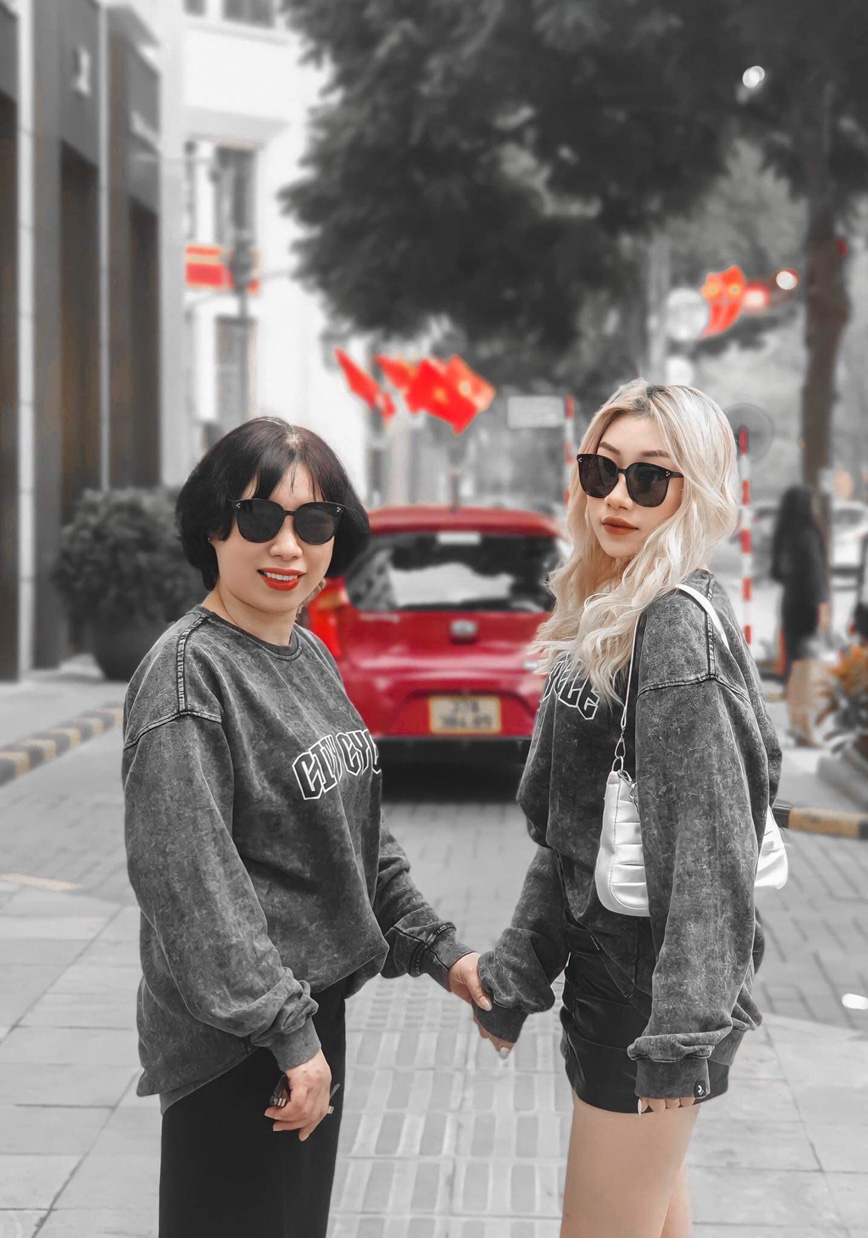 Giới trẻ phát sốt với trào lưu check-in diện đồ City Cycle bên người ấy - Ảnh 2.