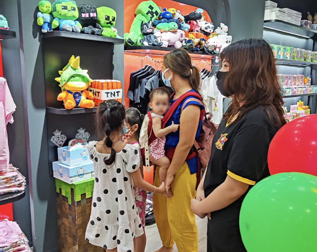 Hero Shop đã tạo ra một thế giới thu nhỏ dành cho các fan Hero Team - Ảnh 5.