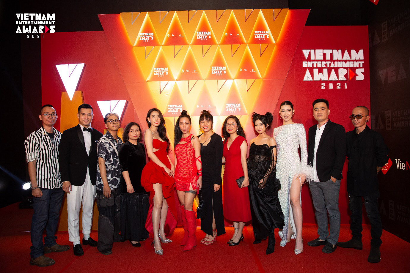 Đêm Gala Trao Giải sự kiện Vietnam Entertainment Awards 2021 - nơi những tài năng được tôn vinh - Ảnh 1.