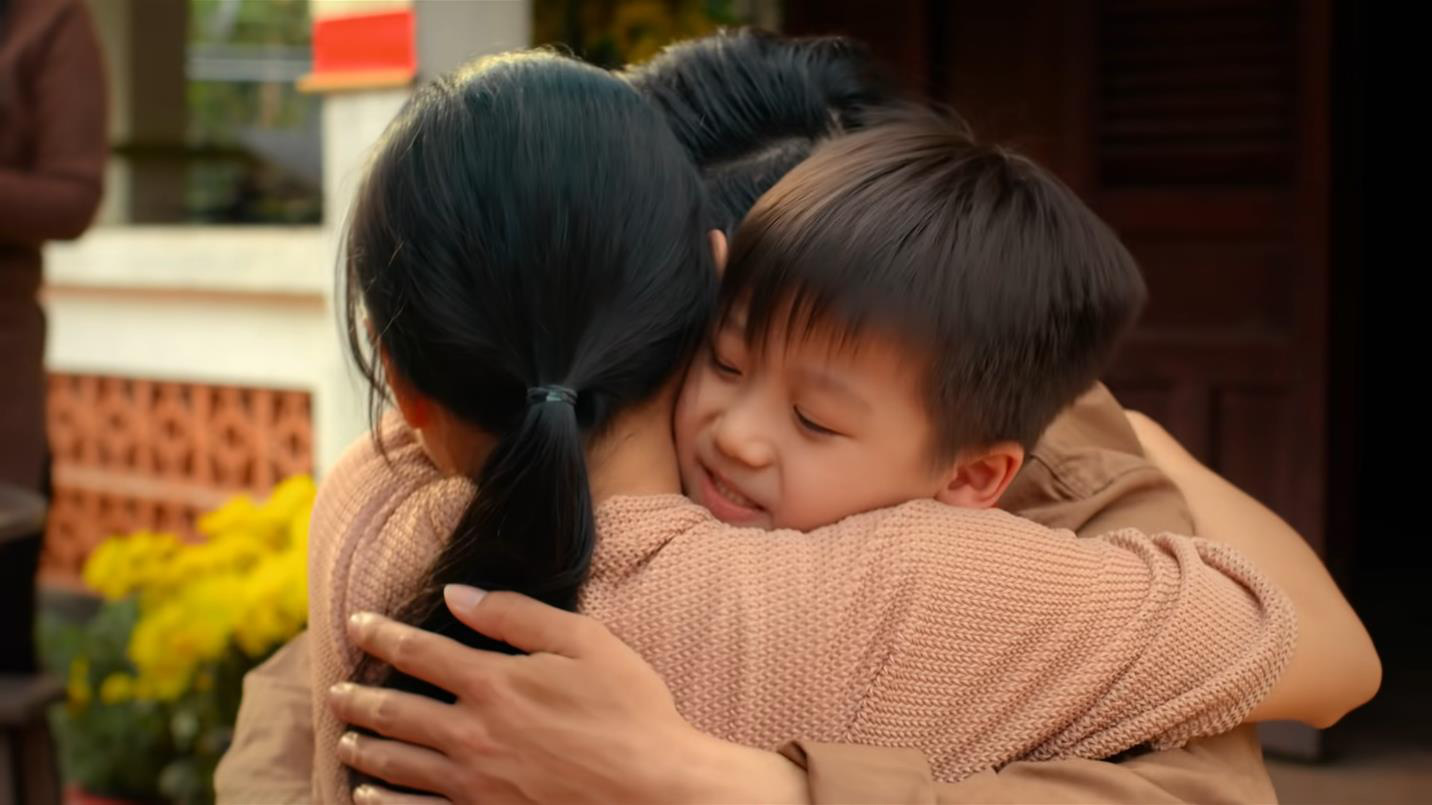 Cán mốc 9 triệu view sau 6 ngày phát hành - “Tàu về nhà” là tấm vé sum vầy mà ai ai cũng chờ đợi - Ảnh 2. Cán mốc 9 triệu view sau 6 ngày phát hành - “Tàu về nhà” là tấm vé sum vầy mà ai ai cũng chờ đợi - Ảnh 2.
