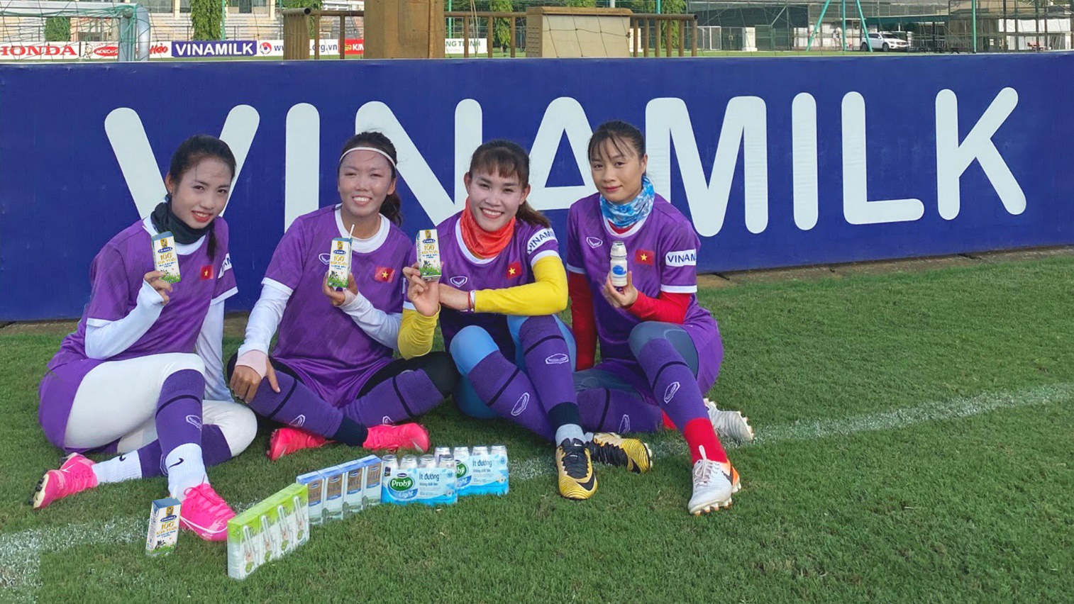 Vinamilk trao thưởng 500 triệu đồng và 2 năm sử dụng sản phẩm dinh dưỡng cho đội tuyển bóng đá nữ - Ảnh 4.