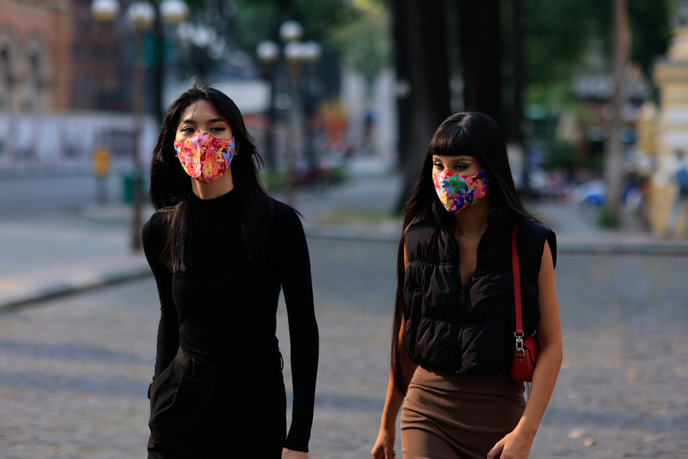 Cyril Kongo Mask 2022: Mang hội họa vào thời trang ứng dụng - Ảnh 2.