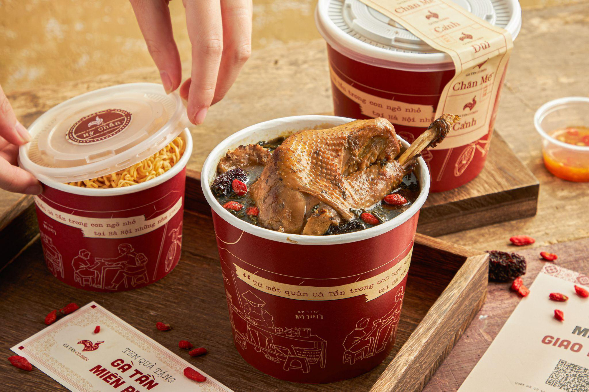 Kh&aacute;m ph&aacute; ngay G&agrave; Tần C&ocirc; Bi&ecirc;n nổi danh phố phường H&agrave; Nội - Ảnh 4.