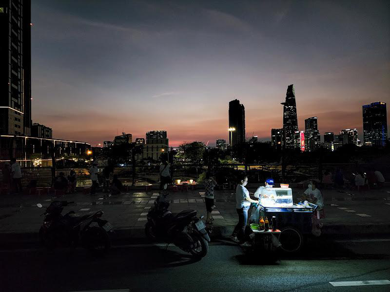 “Cột sống” Gen Z: Khoảnh khắc sáng tạo tuyệt vời nhất là về đêm - Ảnh 2. “Cột sống” Gen Z: Khoảnh khắc sáng tạo tuyệt vời nhất là về đêm - Ảnh 2.