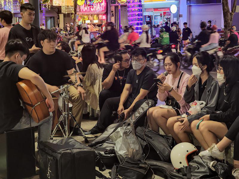 “Cột sống” Gen Z: Khoảnh khắc sáng tạo tuyệt vời nhất là về đêm - Ảnh 3. “Cột sống” Gen Z: Khoảnh khắc sáng tạo tuyệt vời nhất là về đêm - Ảnh 3.