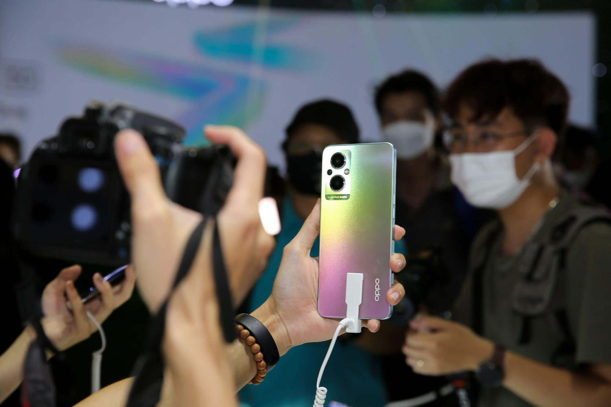 OPPO Reno7 Series 5G chính thức ra mắt, giải mã lời đồn “7 phiên bản đa sắc” - Ảnh 3.