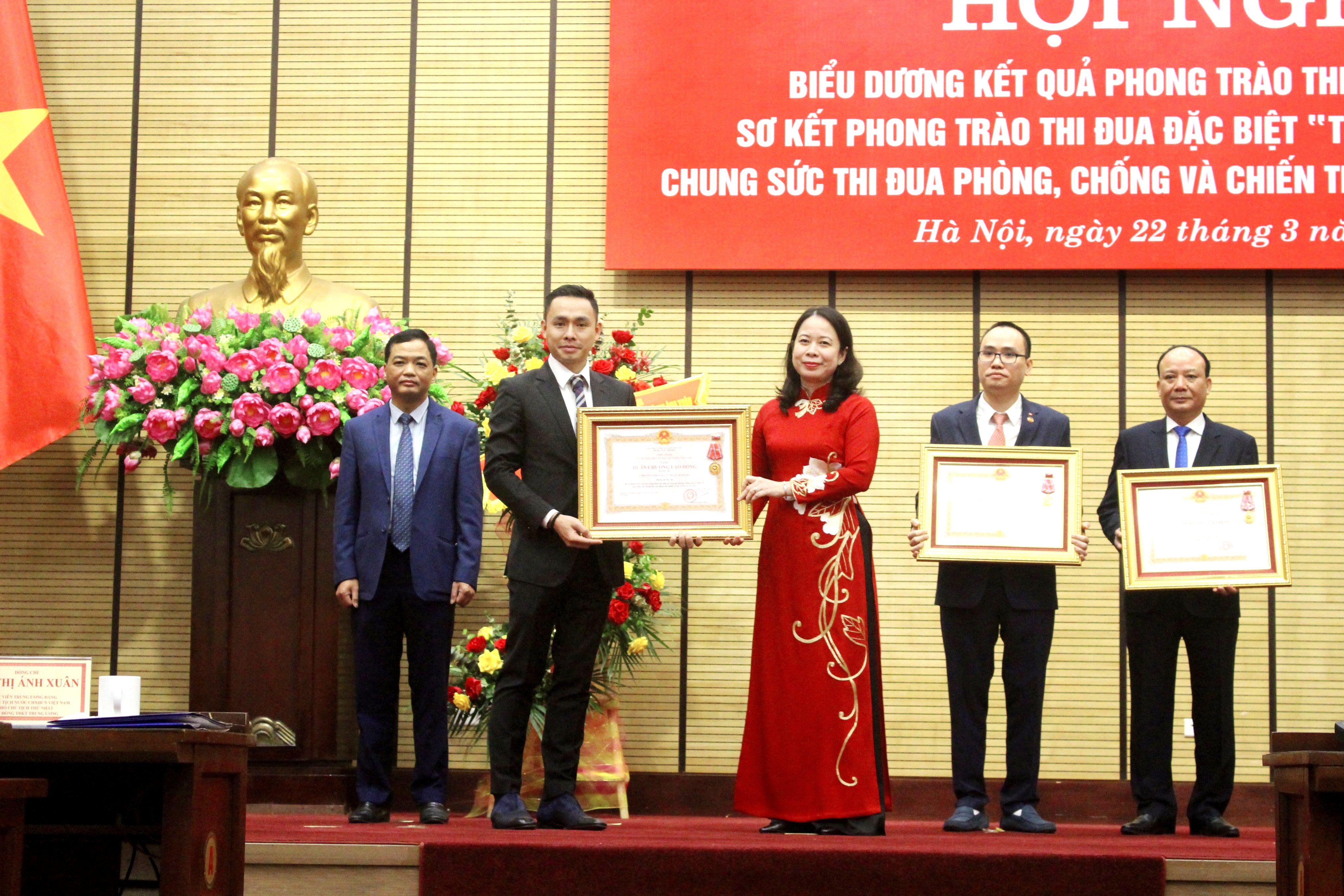 HDMon Holdings vinh dự đón nhận Huân chương lao động hạng Ba - Ảnh 1. HDMon Holdings vinh dự đón nhận Huân chương lao động hạng Ba - Ảnh 1.